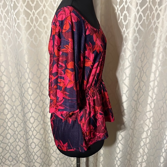 H&M Women’s Top Size M with elastic band and button back - Picture 6 of 9